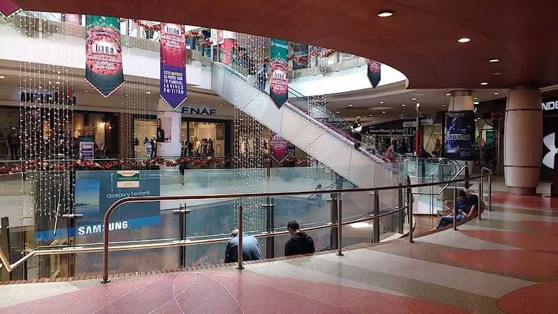 Centro Comercial Titán Plaza